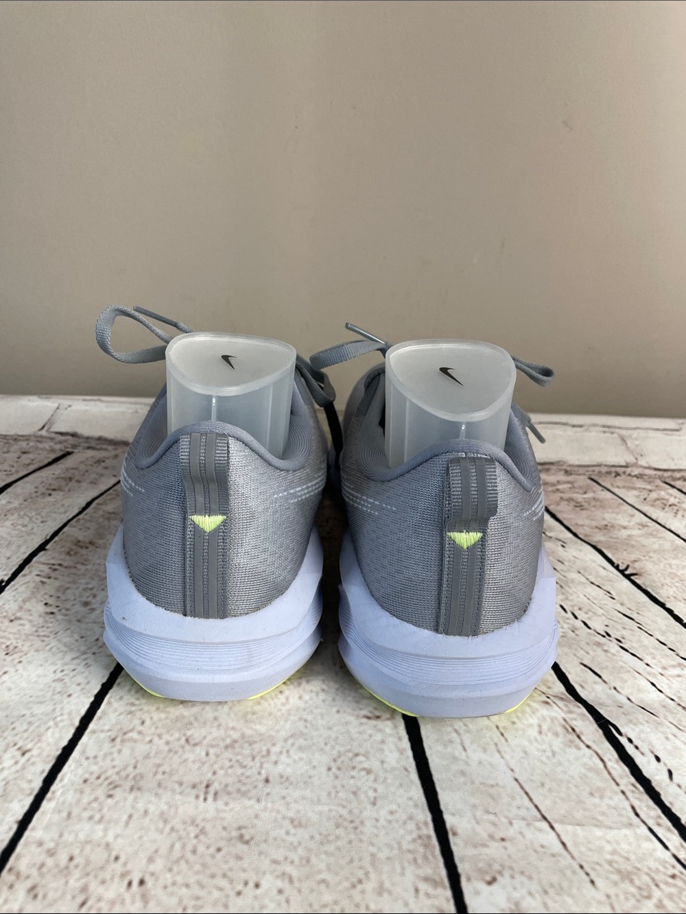 Asics Novablast 5 Women's 8.5 Gray Yellow Running Athletic Lace Up Sneaker Shoe - Picture 4 of 9